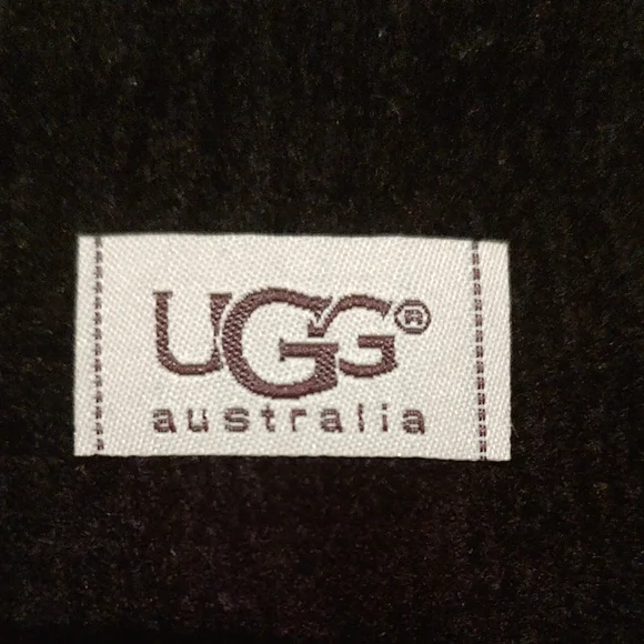 UGG Women's Classic Black Gloves - Picture 3 of 3